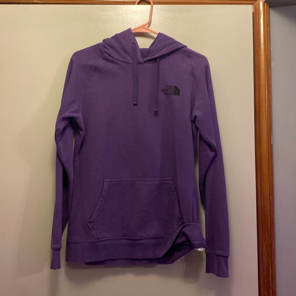 Woman’s North Face hoodie size small